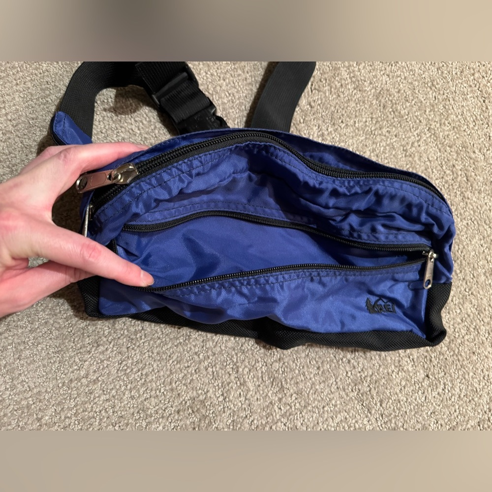Blue Vintage REI Crossbody Bag/Fanny Pack - Picture 4 of 8